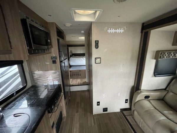 2018 Dynamax Isata 3 Series 24RWM - Image 8
