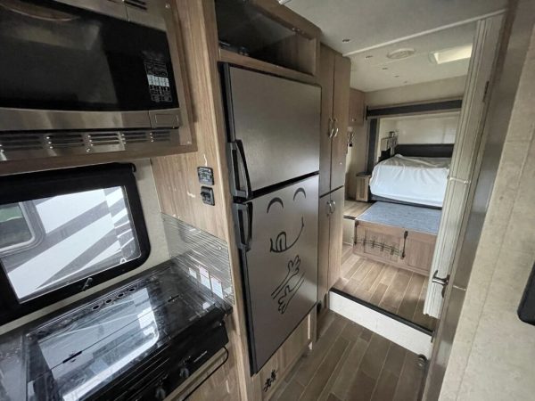2018 Dynamax Isata 3 Series 24RWM - Image 9
