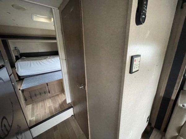 2018 Dynamax Isata 3 Series 24RWM - Image 10