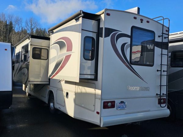 2018 Forest River Georgetown 3 Series GT3 30X3 - Image 2