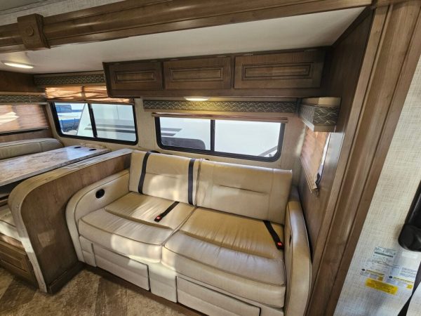 2018 Forest River Georgetown 3 Series GT3 30X3 - Image 12