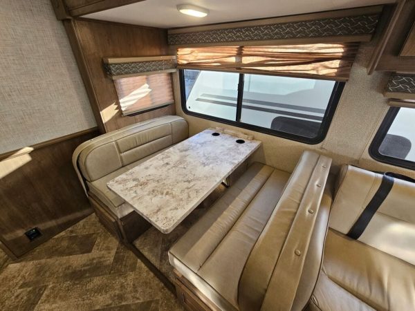 2018 Forest River Georgetown 3 Series GT3 30X3 - Image 13