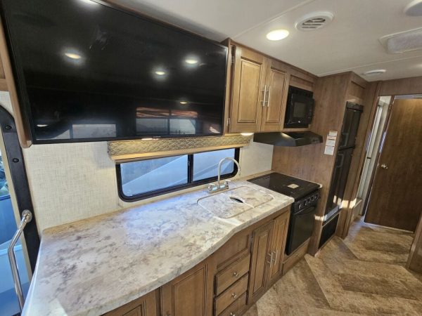 2018 Forest River Georgetown 3 Series GT3 30X3 - Image 14
