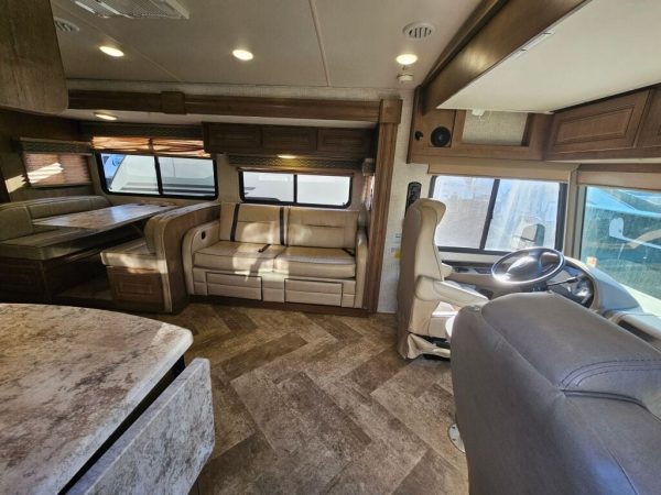 2018 Forest River Georgetown 3 Series GT3 30X3 - Image 5