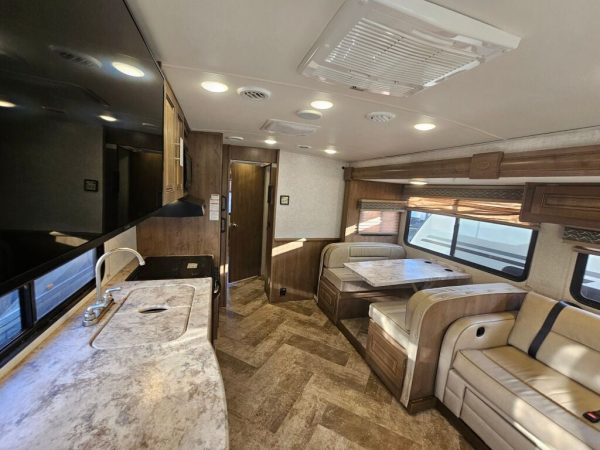 2018 Forest River Georgetown 3 Series GT3 30X3 - Image 6