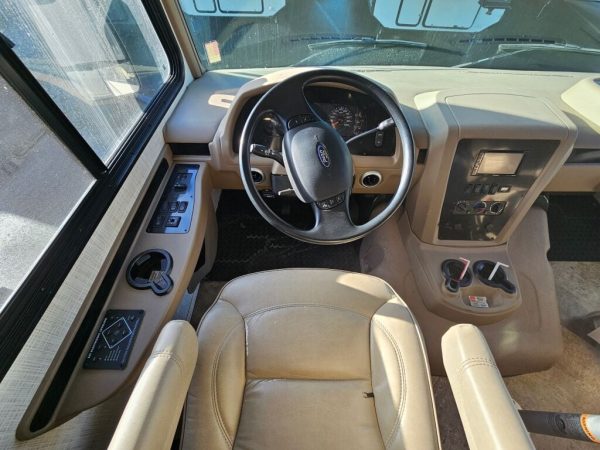 2018 Forest River Georgetown 3 Series GT3 30X3 - Image 9