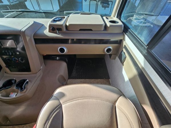 2018 Forest River Georgetown 3 Series GT3 30X3 - Image 10