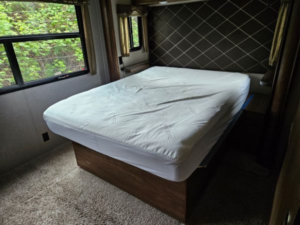 2018 Keystone Montana 3820FK - Image 13