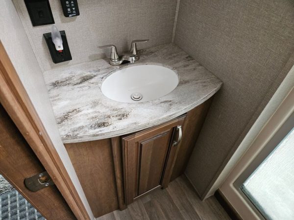 2018 Keystone Montana 3820FK - Image 16