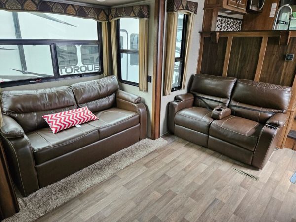 2018 Keystone Montana 3820FK - Image 17