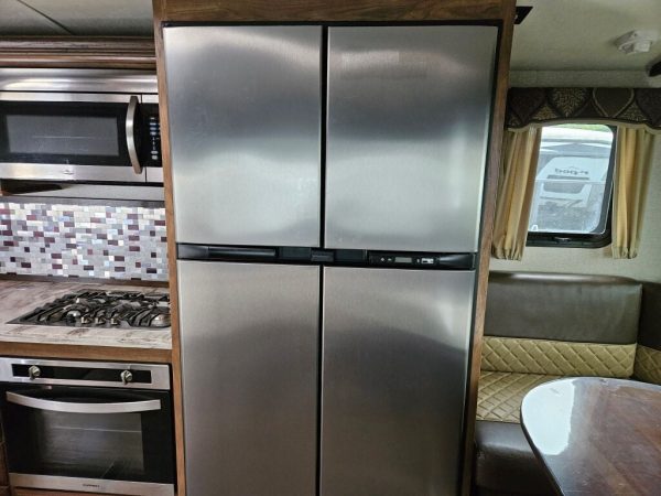 2018 Keystone Montana 3820FK - Image 21
