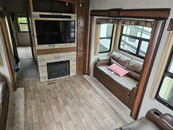 2018 Keystone Montana 3820FK - Image 23