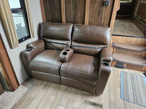 2018 Keystone Montana 3820FK - Image 25