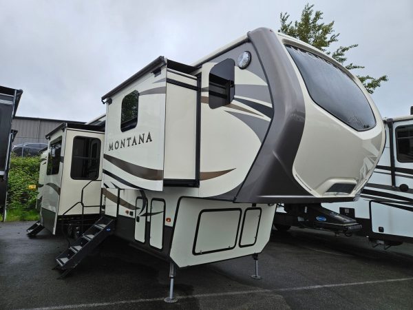 2018 Keystone Montana 3820FK - Image 27
