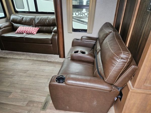2018 Keystone Montana 3820FK - Image 10