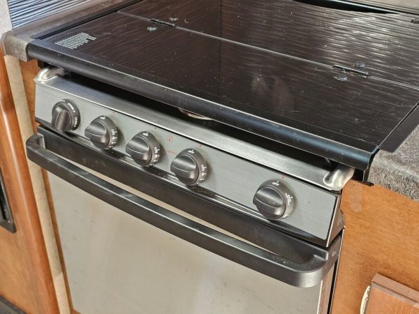 2018 Lance Travel Trailer 1685 - Image 13