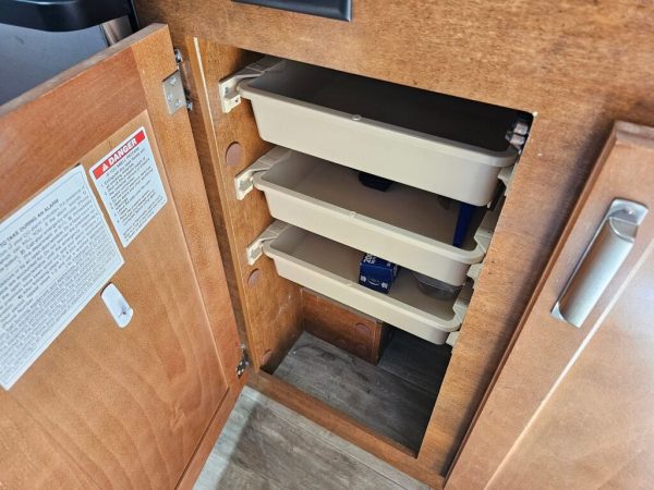 2018 Lance Travel Trailer 1685 - Image 15