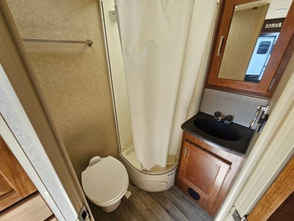 2018 Lance Travel Trailer 1685 - Image 26