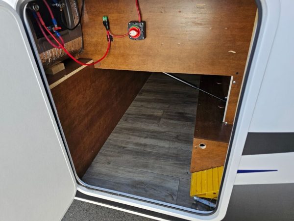 2018 Lance Travel Trailer 1685 - Image 5