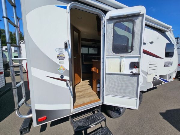 2018 Lance Travel Trailer 1685 - Image 7
