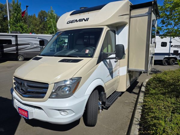 2018 Thor Motor Coach Gemini 24TX - Image 2