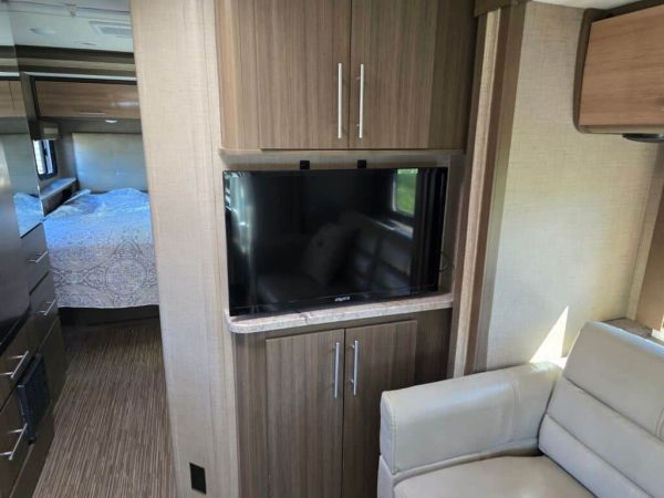 2018 Thor Motor Coach Gemini 24TX - Image 11