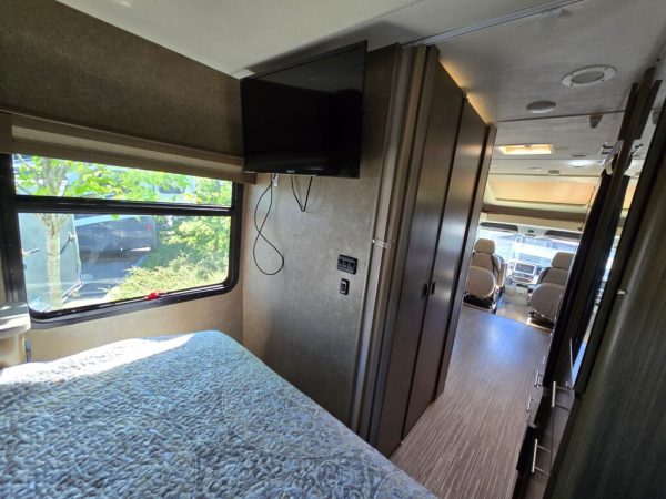 2018 Thor Motor Coach Gemini 24TX - Image 14