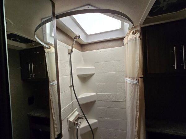 2018 Thor Motor Coach Gemini 24TX - Image 16