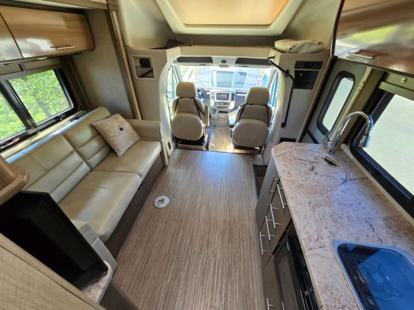2018 Thor Motor Coach Gemini 24TX - Image 17