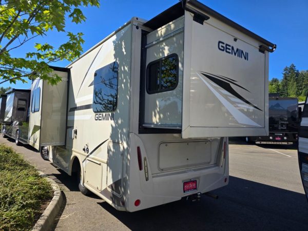 2018 Thor Motor Coach Gemini 24TX - Image 3