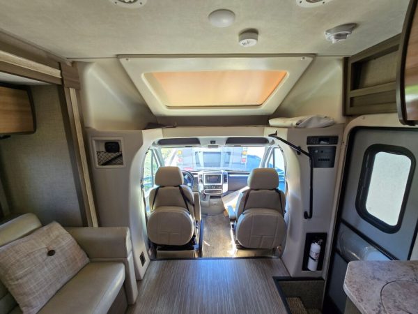 2018 Thor Motor Coach Gemini 24TX - Image 7