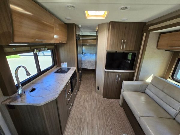 2018 Thor Motor Coach Gemini 24TX - Image 9