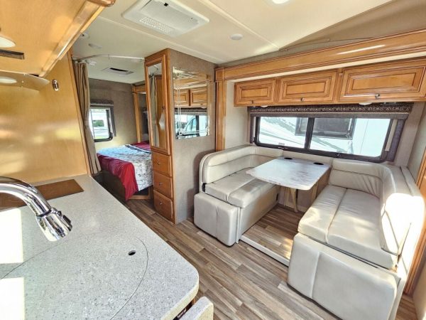 2018 Thor Motor Coach Synergy SD24 - Image 11