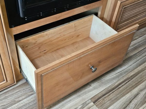 2018 Thor Motor Coach Synergy SD24 - Image 20