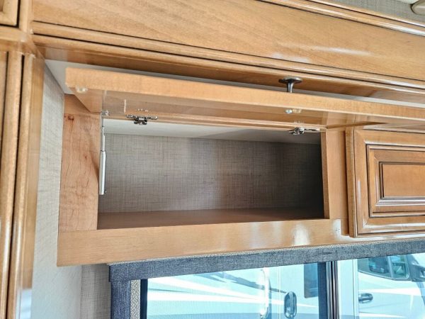 2018 Thor Motor Coach Synergy SD24 - Image 23