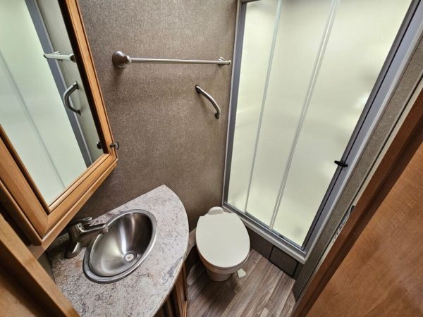 2018 Thor Motor Coach Synergy SD24 - Image 29