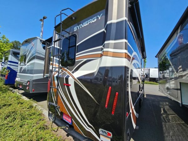 2018 Thor Motor Coach Synergy SD24 - Image 4
