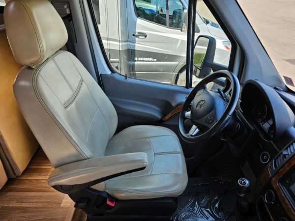 2018 Thor Motor Coach Synergy SD24 - Image 33