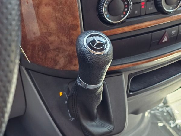 2018 Thor Motor Coach Synergy SD24 - Image 39