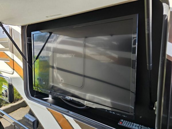 2018 Thor Motor Coach Synergy SD24 - Image 5