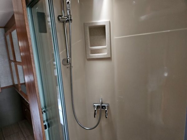 2018 Tiffin Motorhomes Allegro 32SA - Image 12