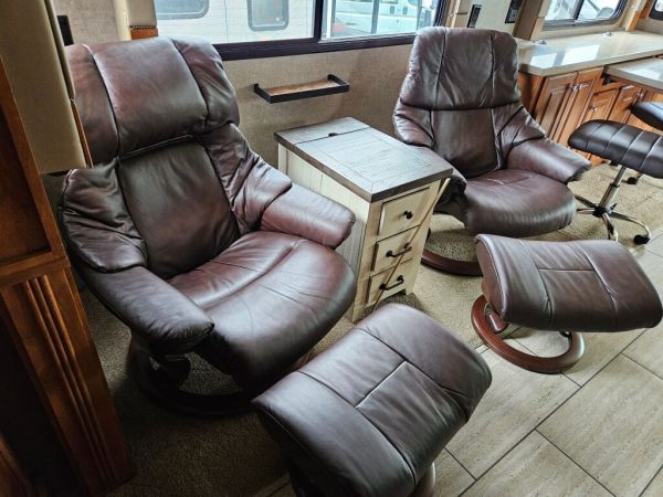 2018 Tiffin Motorhomes Allegro 32SA - Image 13