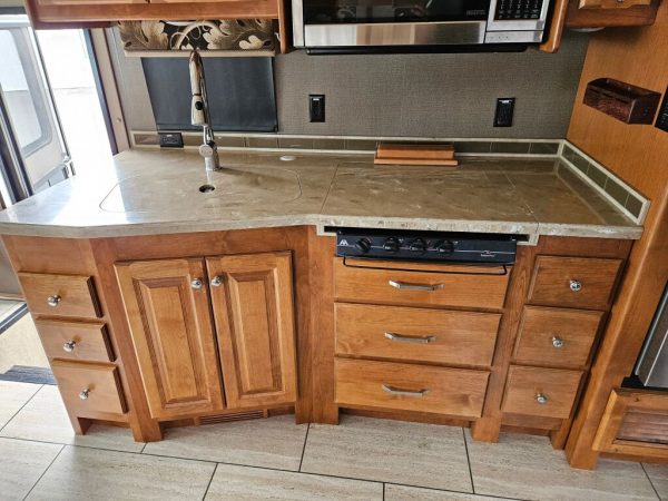 2018 Tiffin Motorhomes Allegro 32SA - Image 15