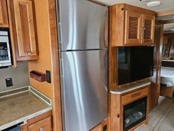 2018 Tiffin Motorhomes Allegro 32SA - Image 17