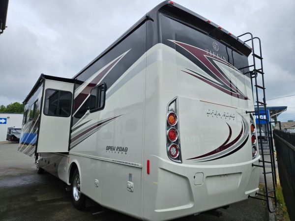 2018 Tiffin Motorhomes Allegro 32SA - Image 4