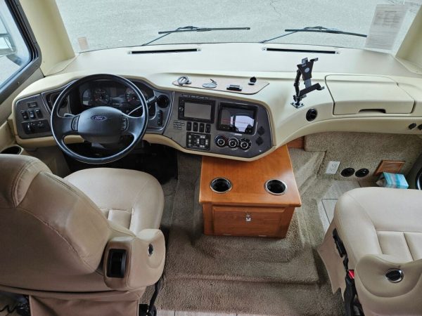 2018 Tiffin Motorhomes Allegro 32SA - Image 6