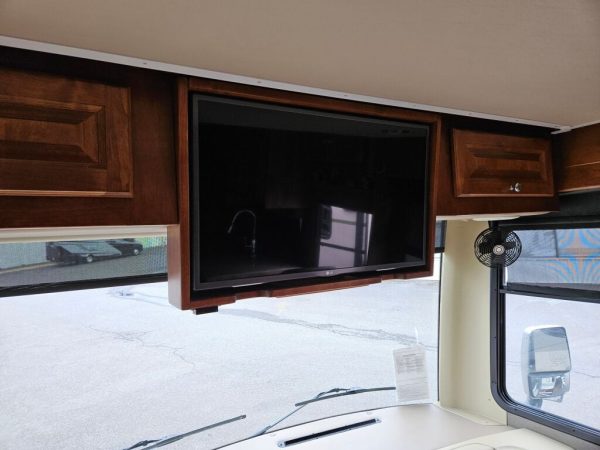 2018 Tiffin Motorhomes Allegro 32SA - Image 8