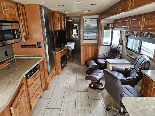 2018 Tiffin Motorhomes Allegro 32SA - Image 9