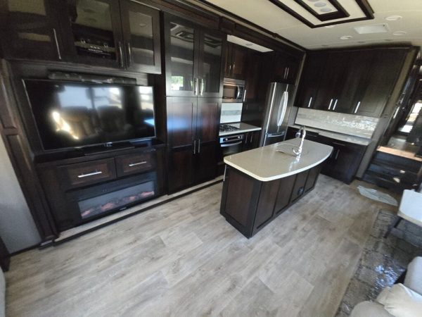 2018 Vanleigh RV Vilano 365RL - Image 11