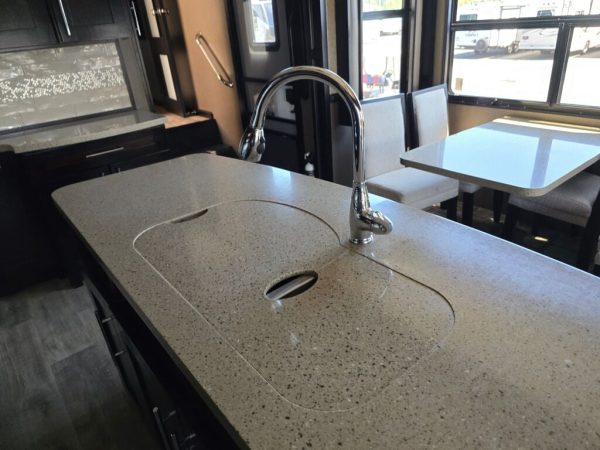2018 Vanleigh RV Vilano 365RL - Image 17